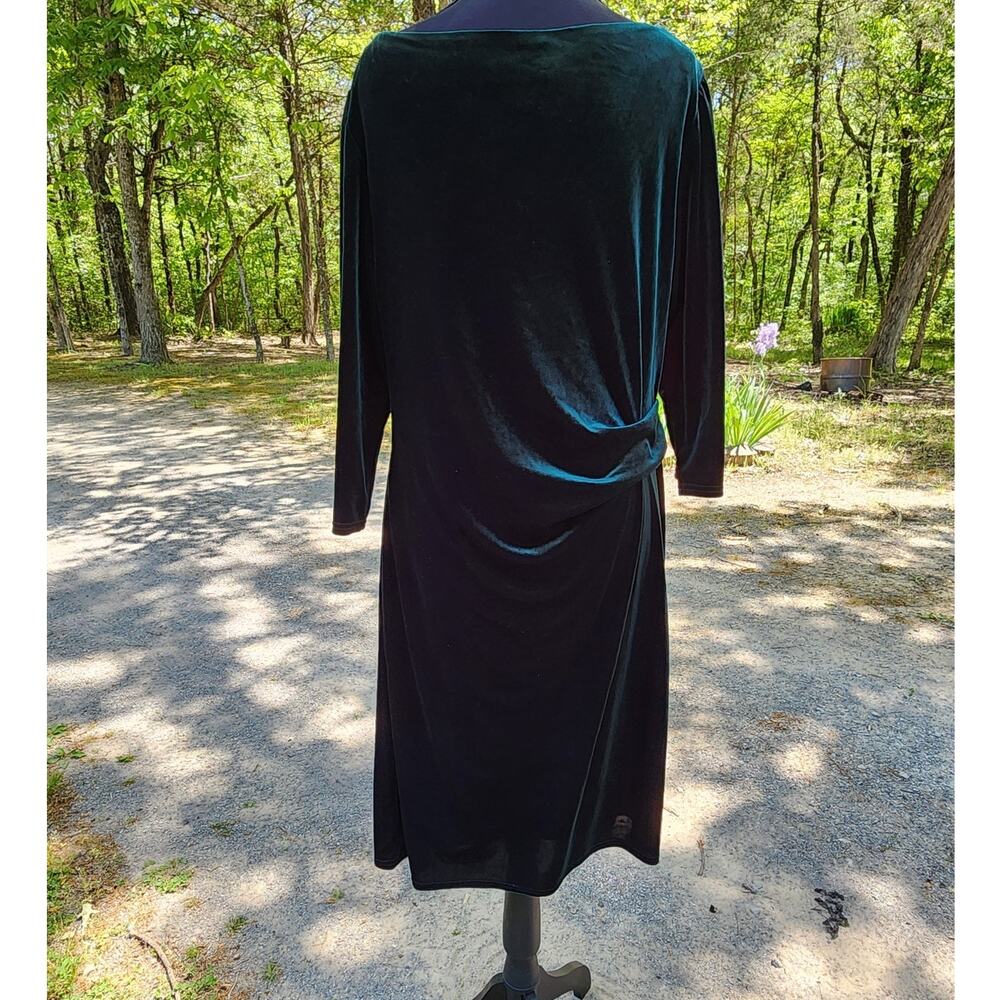 Jessica Howard Women's Size 16 Emerald Green Velvet Holiday Cocktail Dress - Picture 3 of 5
